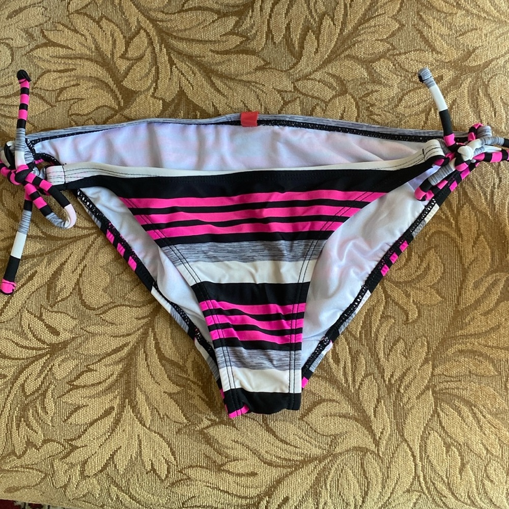 Ocean Pacific women’s string tie low rise striped triangular bikini bottom S